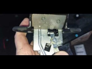 Замена замка багажника Киа Рио Х-Лайн