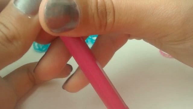 Плетём снежинку из резиночек. Урок #2.. смотреть онлайн