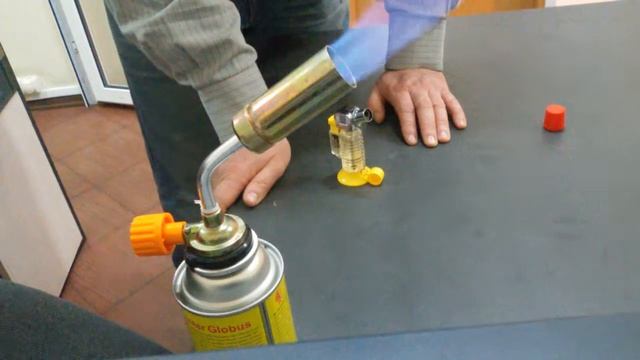 Распаковка и обзор самой бюджетной газовой горелки от цангового баллончика. Испытание в работе. смотреть онлайн