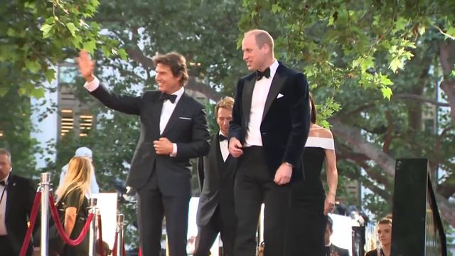 Their Royal Flyness! Kate and Will Rock Top Gun Red Carpet смотреть онлайн