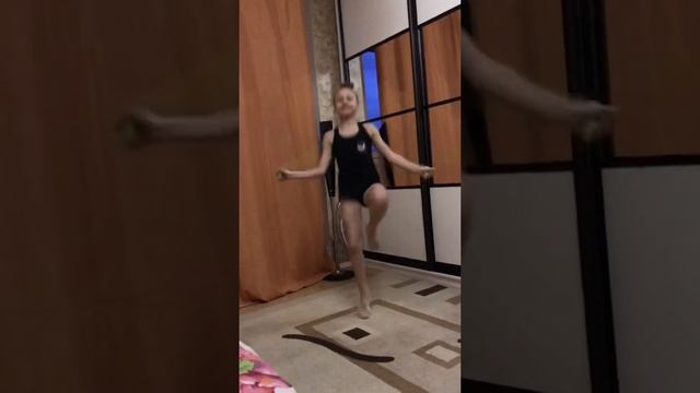 Художественная гимнастика,разминка со скакалкой смотреть онлайн