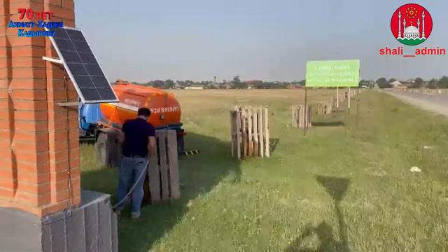 В с Белгатой вдоль автомобильной трассы провели субботник по поливу молодых саженцев. смотреть онлайн