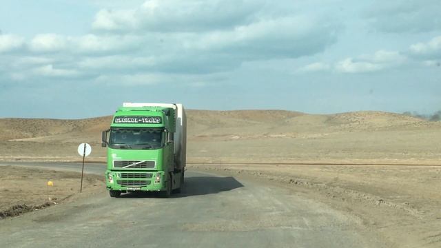 Kazakhstan. The roads. Дороги Казахстана. Трасса Алматы – Нур-Султан. Едем в районе Бурылбайтала. смотреть онлайн