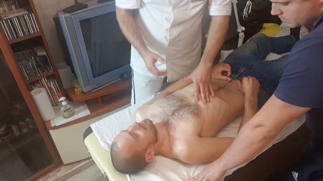 Как делать массаж грудной клетки мужчинам и женщинам. Обучение