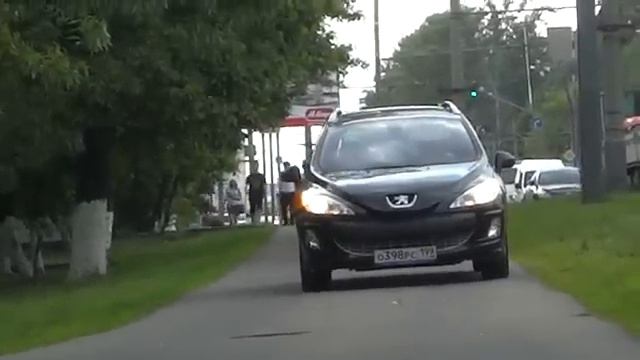 Москва. Тротуар - для пешеходов! смотреть онлайн