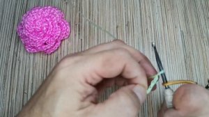 Как связать цветок крючком