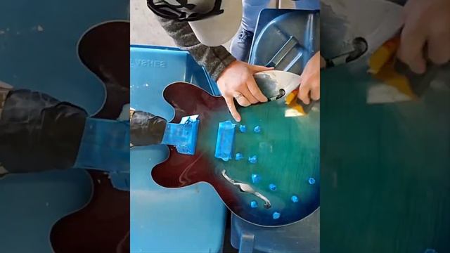 Tom Delonge "style" Epiphone ES335 build. смотреть онлайн