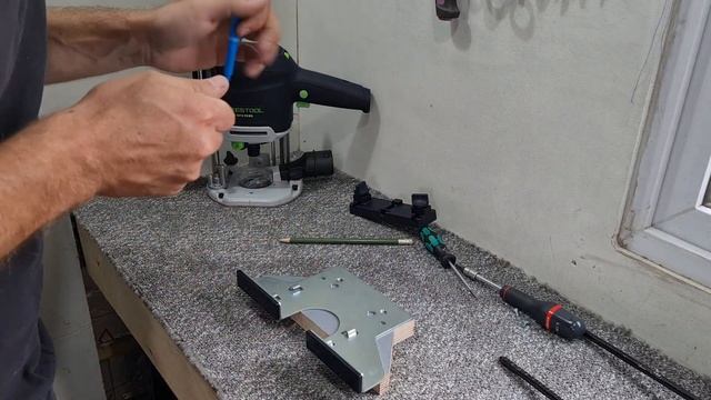 The new Festool of1010 REBQ 1/4 router custom twin guide fence build and first impressions.. смотреть онлайн