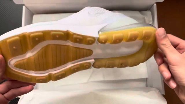 Unboxing Aesthetic: Nike Air Max 270 - White & Gum Light Brown смотреть онлайн