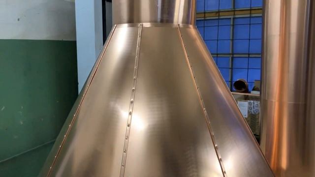 Островной вытяжной зонт для мангала «Круглая пирамида» из меди. смотреть онлайн