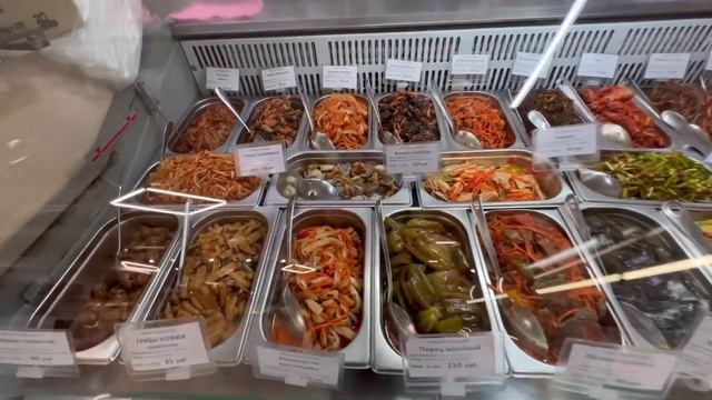 Всегда свежие и всегда такие любимые корейские салаты ❤️ Цокольный этаж, Мега Базар смотреть онлайн