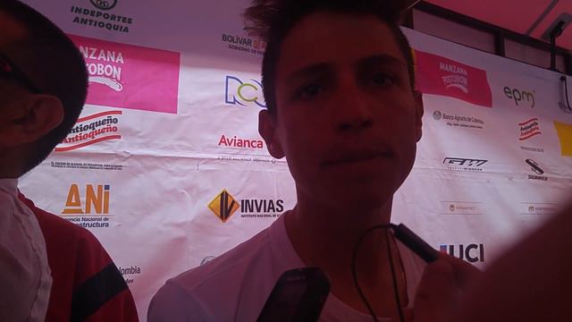 Esteban Chaves Le da el Perfecto Cierre a una Gran Jornada en La Vuelta a Colombia смотреть онлайн