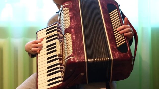 Маленькая полька Д. Кабалевский. Маленькая полька на аккордеоне. Accordion lessons. смотреть онлайн