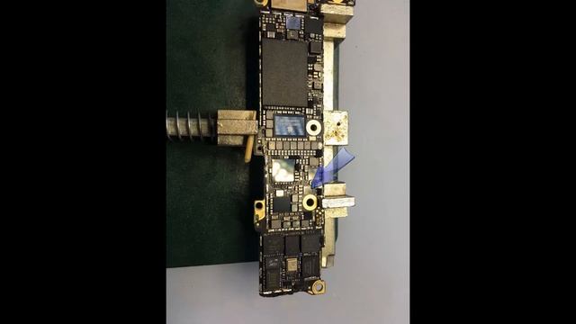 Ремонт iphone 5s. Замена контроллера зарядки U2 tristar. смотреть онлайн