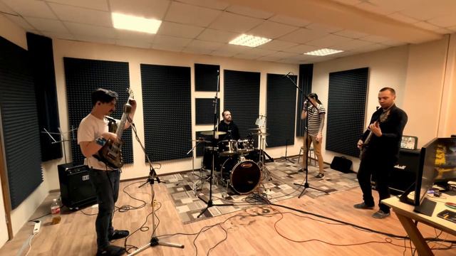 Сложная лепота на репетиции [Korella - Ложная Слепота] смотреть онлайн