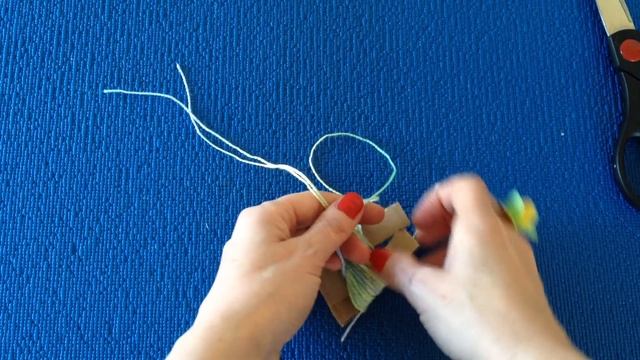 DIY. Как просто сделать Помпон из ниток. Помпон своими руками. Шар из ниток. how to make pom pom !! смотреть онлайн