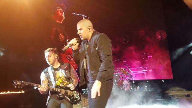 Avenged Sevenfold "Shepherd of Fire" Live Front row Pit HD, upclose guitar solo 2016 Tour смотреть онлайн