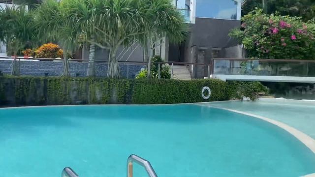 Самое инстаграмное место Бали Oneeighty Dayclub. Прозрачный бассейн на скалах смотреть онлайн