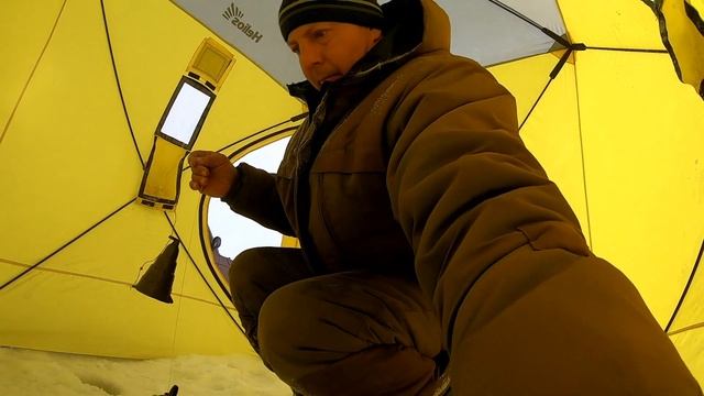 Весенняя рыбалка в мороз минус 25 на Сергеевском Водохранилище. Щука размотала леску 0,50. смотреть онлайн