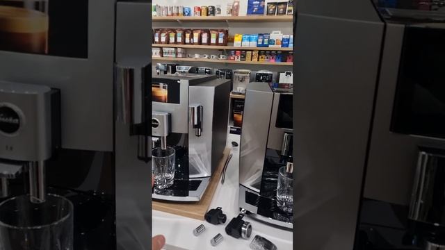 Сравнение кофемашины Jura E8 с Jura J8 / Насадка для сиропа подходит смотреть онлайн