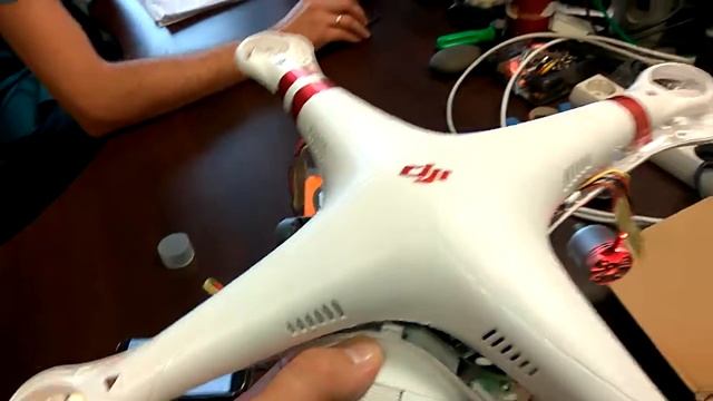 DJI Phantom 3 Standard в процессе ремонта смотреть онлайн