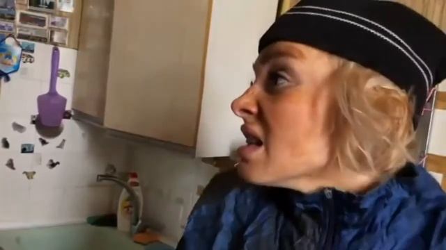 Днюха пригласила Брэда Питта смотреть онлайн