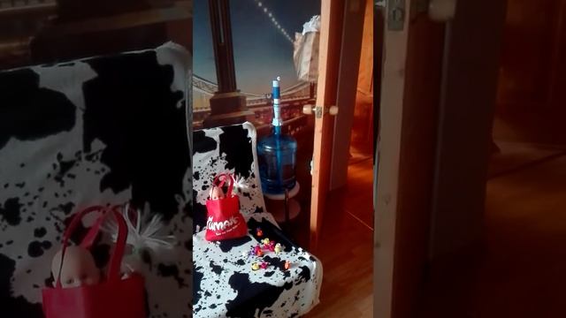 1.4 Марго и игрушки, когда мама решила уйти на кухню готовить смотреть онлайн