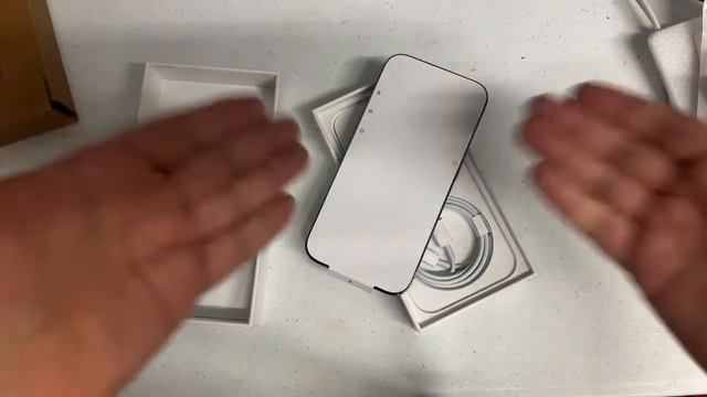 iPhone 14pro Sucks! Hands on Review Esim смотреть онлайн