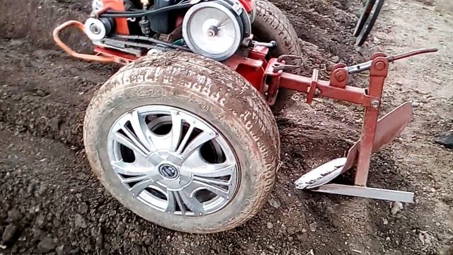 Мотоблок "Салют 5" с большим плугом. смотреть онлайн