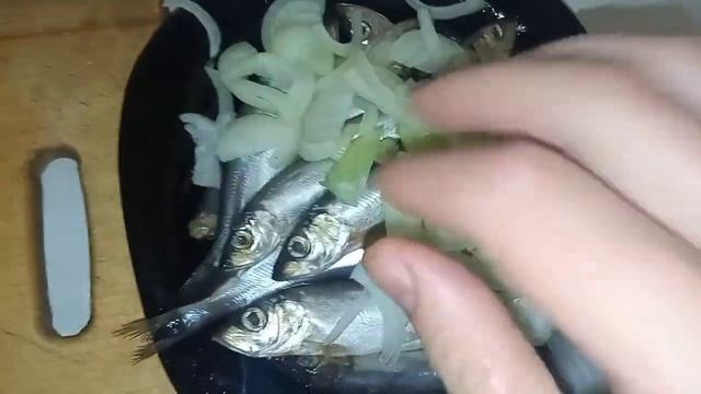 КАРТОШКА В МУНДИРЕ С РЫБОЙ САЛАКА БЮДЖЕТНОЕ БЫСТРОЕ И ПОЛЕЗНОЕ БЛЮДО КАК ЗАПЕКАТЬ В ДУХОВКЕ ГОТОВИТ смотреть онлайн