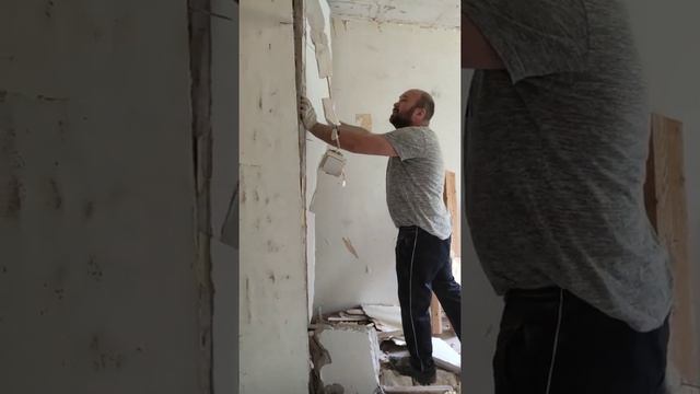 День #3 Ремонт квартиры СПб своими руками / Демонтаж пола, кладовки и перегородки смотреть онлайн