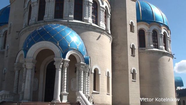 Колокольный звон в храме Живоначальной Троицы, 1000 лет крещения Руси. смотреть онлайн