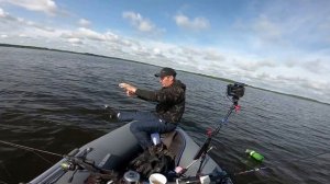 Ловля леща на бортовую кивковую удочку.