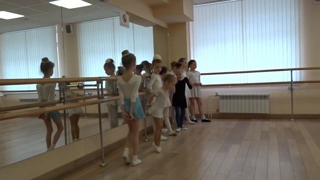 Танцы. Открытый урок у Юли. смотреть онлайн