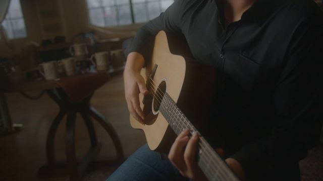 Caleb Mills - "Candles To Burn" (Official Music Video) смотреть онлайн
