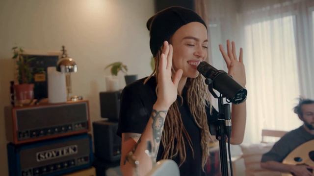 People In Love With Acoustic Guitar смотреть онлайн