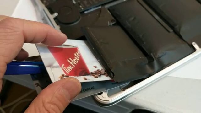 Remove old Macbook Pro battery with two gift cards смотреть онлайн
