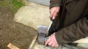 Как правильно насадить топор,кувалду ,молоток на ручку ,что бы он не слетел никогда.