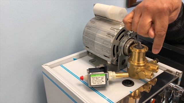 Compare: Vibratory vs. Rotary Pump in Espresso Machines смотреть онлайн
