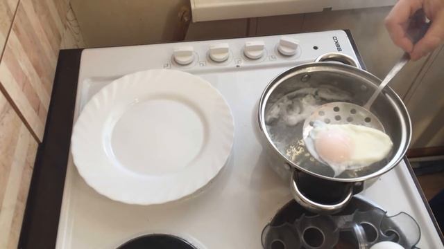Как варить яйца пашот. Приготовить яйцо бенедикт легко! смотреть онлайн