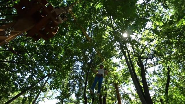 ВЕРЕВОЧНЫЙ ПАРК//БАЛЕРИНА-СКАЛОЛАЗКА))) смотреть онлайн