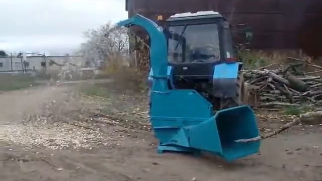 Измельчитель веток, (щепорез). Дробилка для щепы привод от трактора (ВОМ) смотреть онлайн