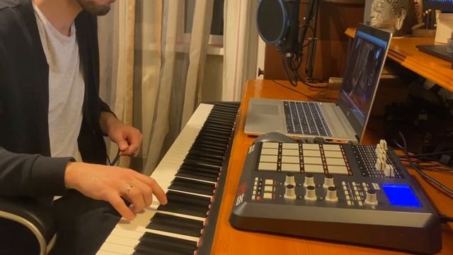 Groovy beat with kalimba and granny's old pulley weights смотреть онлайн