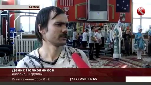 Дед Мороз в шортах и майке провел мастер класс для инвалидов смотреть онлайн