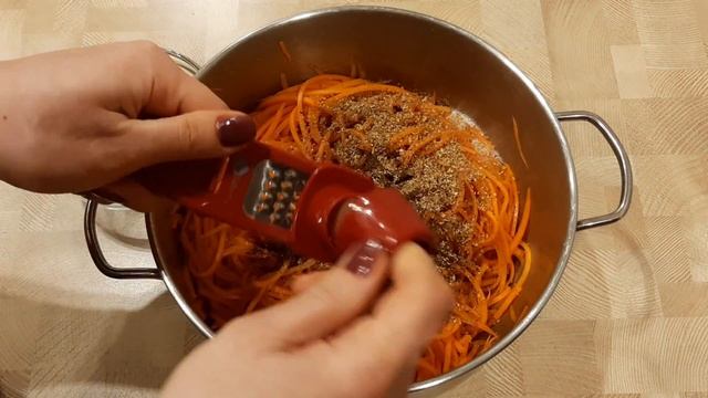 Морковь по-корейски Вкуснее чем на рынке. Салат-закуска из моркови - простой рецепт смотреть онлайн