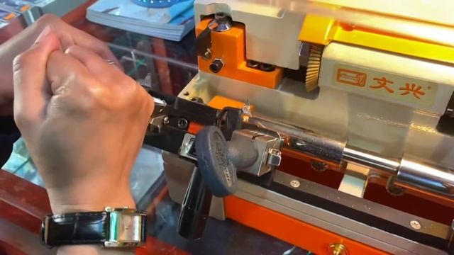key duplicate (New bussiness) смотреть онлайн