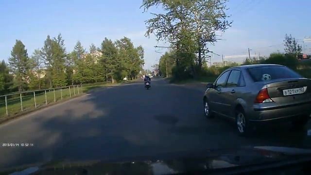 У Товарной станции столкнулись мотоциклист и Кашкай. Пострадавшие доставлены в БСМП смотреть онлайн