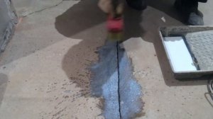 Способ заделки трещины в стяжке пола