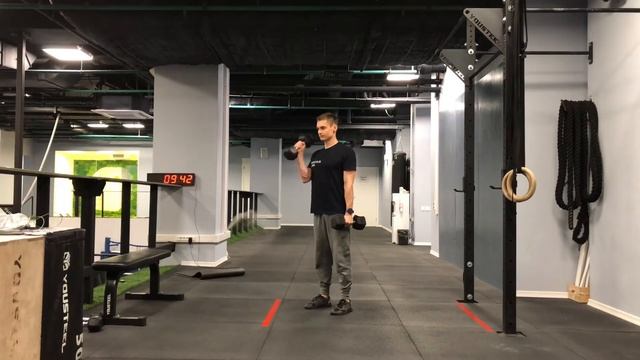 Подъёмы молота на бицепс попеременно стоя смотреть онлайн