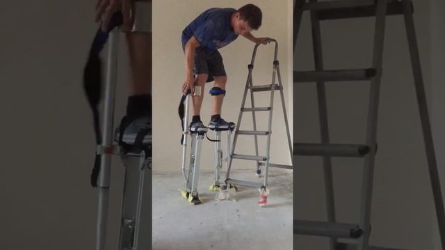 Как научится ходить на ходулях. Урок 1 смотреть онлайн